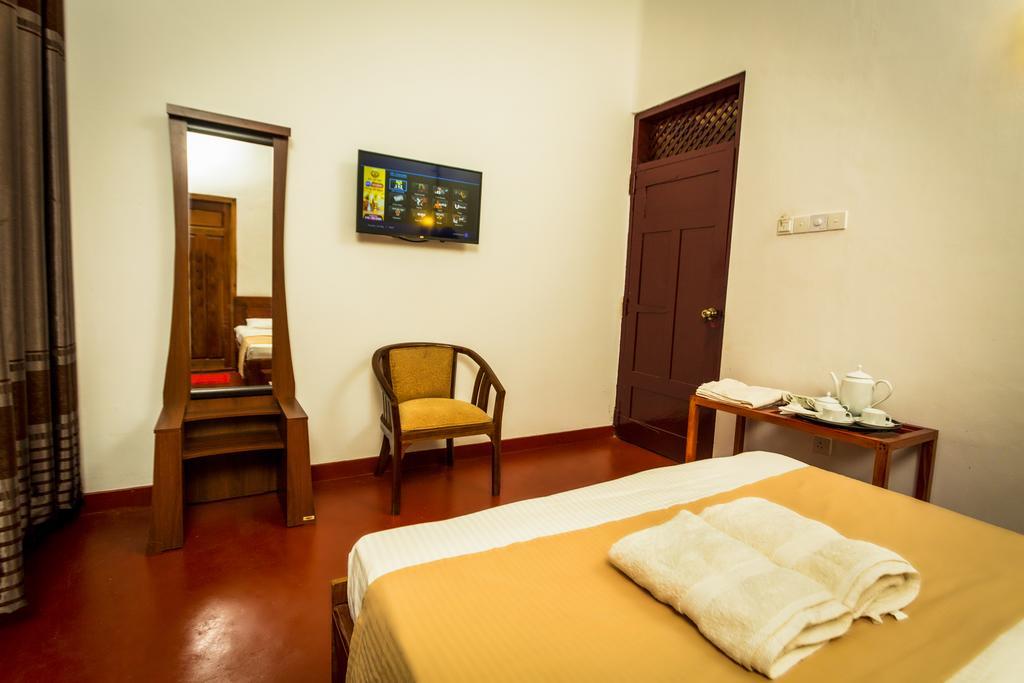 Dayanithi Guest House Jaffna Bagian luar foto