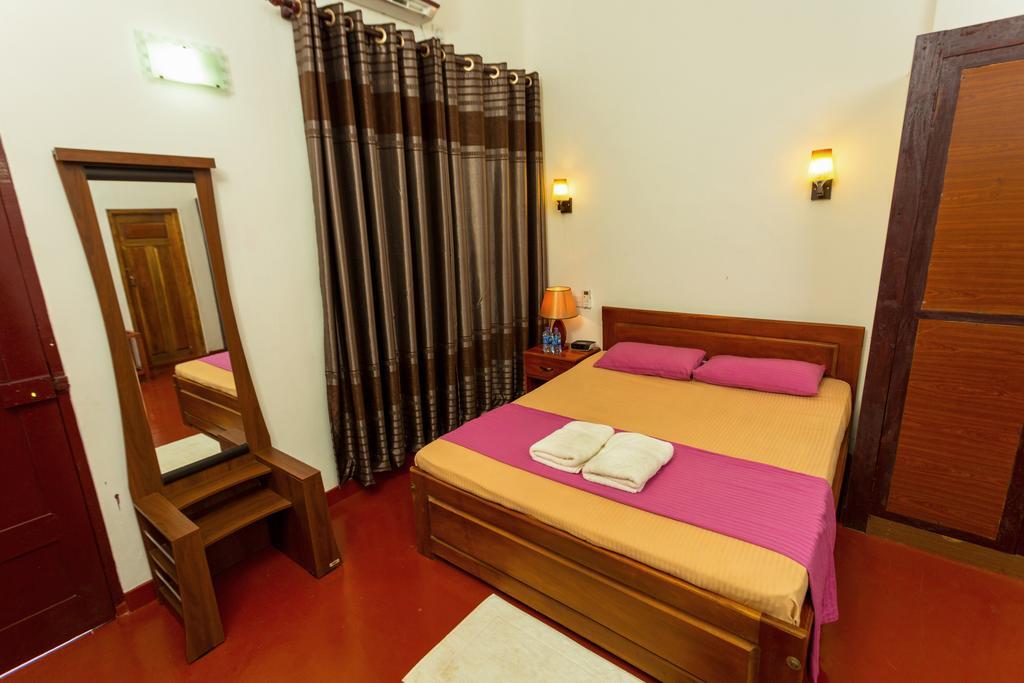 Dayanithi Guest House Jaffna Bagian luar foto