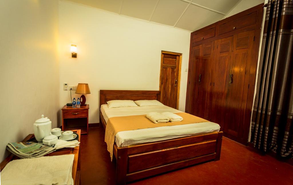 Dayanithi Guest House Jaffna Bagian luar foto