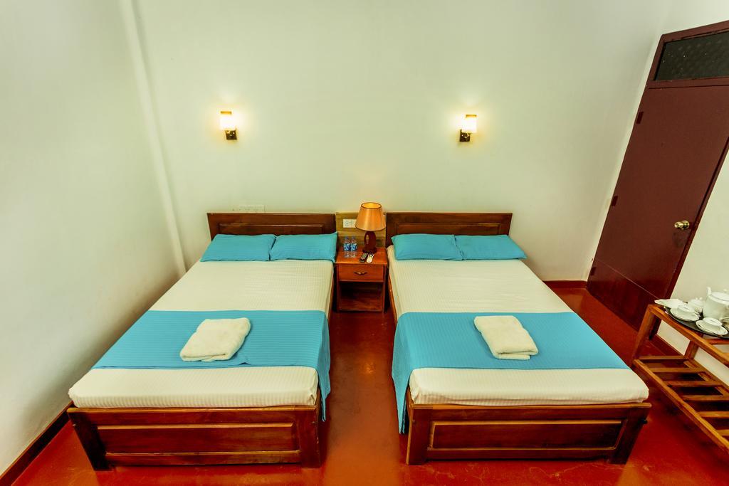 Dayanithi Guest House Jaffna Bagian luar foto