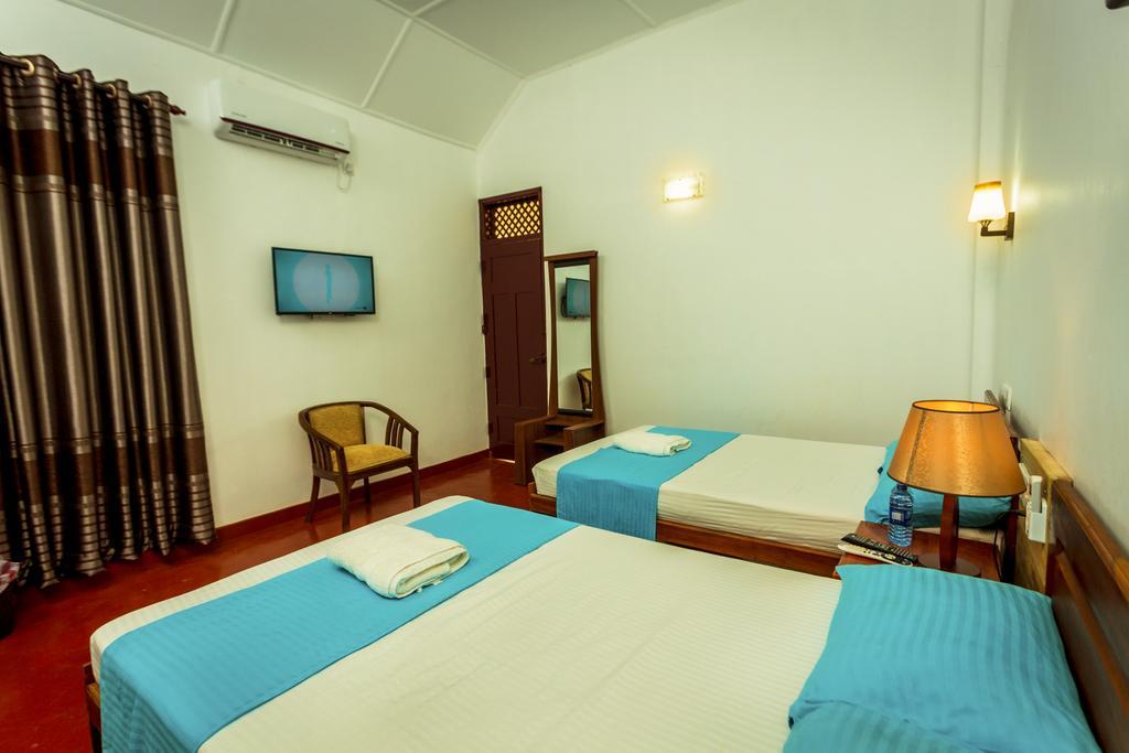 Dayanithi Guest House Jaffna Bagian luar foto