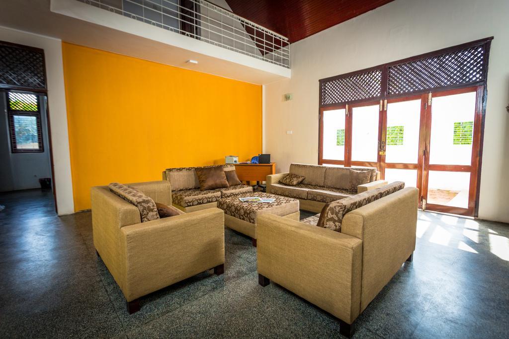 Dayanithi Guest House Jaffna Bagian luar foto