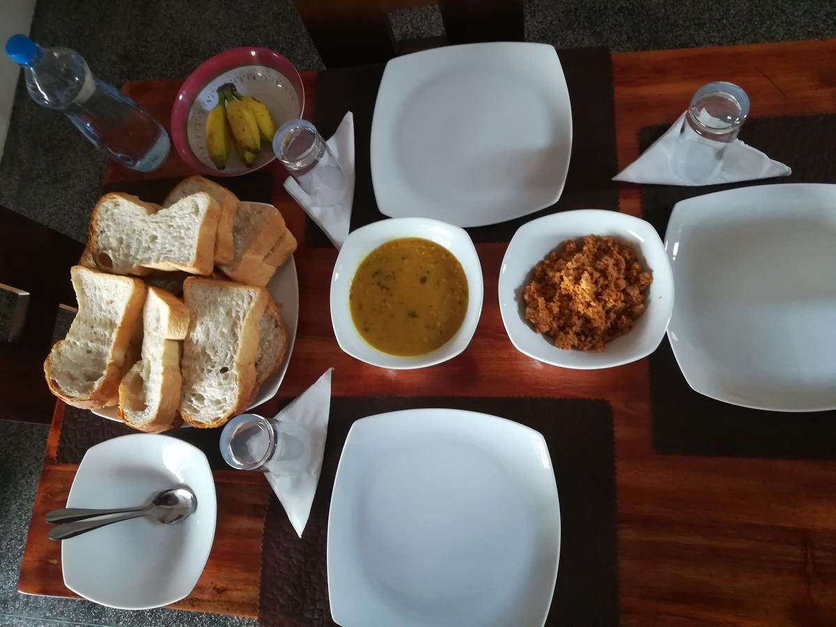 Dayanithi Guest House Jaffna Bagian luar foto