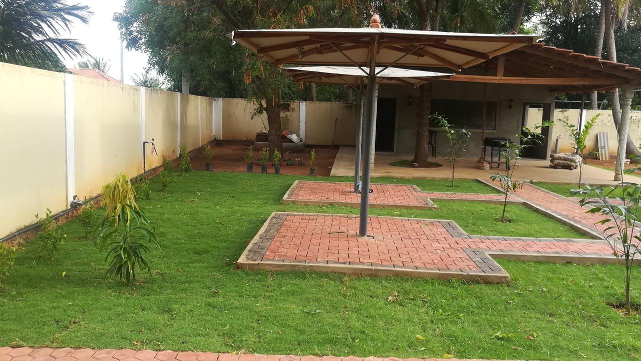Dayanithi Guest House Jaffna Bagian luar foto