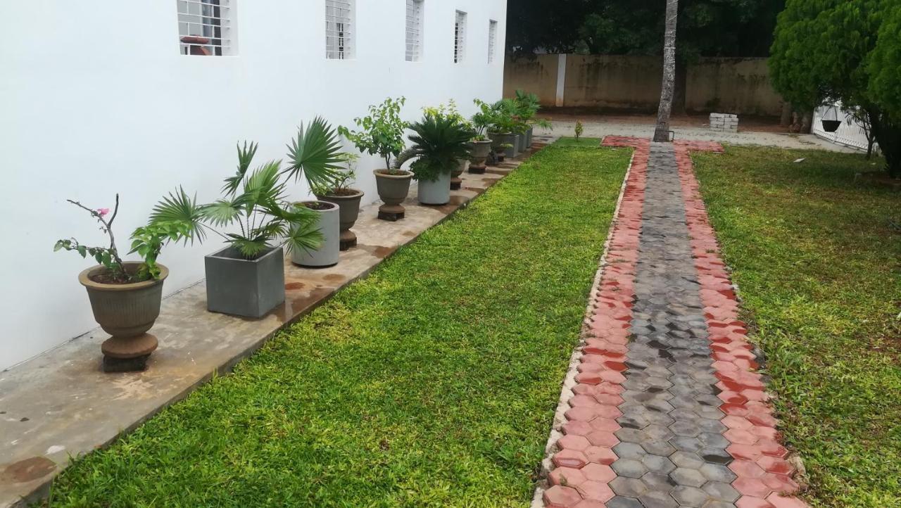 Dayanithi Guest House Jaffna Bagian luar foto
